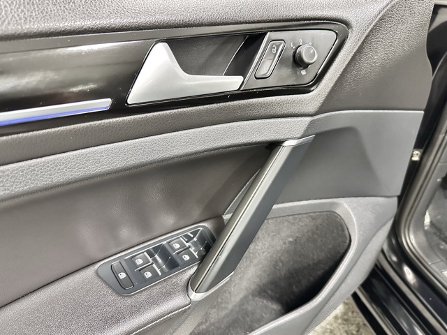 2018 Volkswagen Golf R 4Motion photo 17