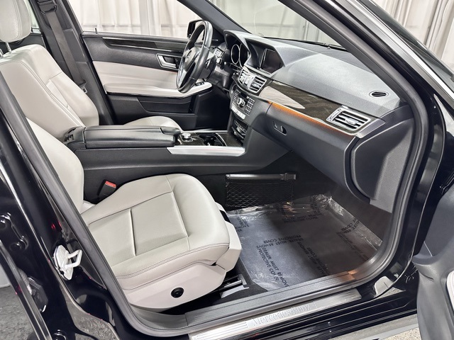 2014 Mercedes Benz E 350 4MATIC photo 6