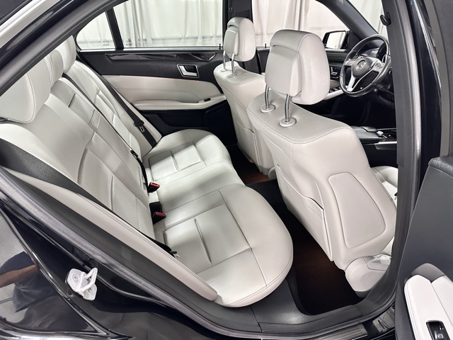 2014 Mercedes Benz E 350 4MATIC photo 7