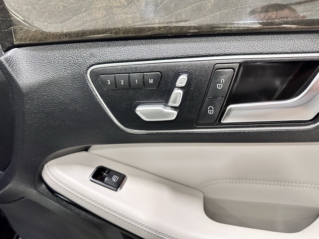 2014 Mercedes Benz E 350 4MATIC photo 21