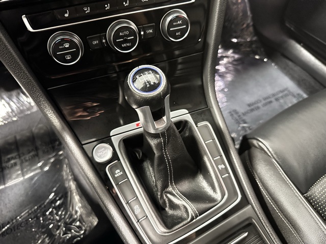2018 Volkswagen Golf R 4Motion photo 15