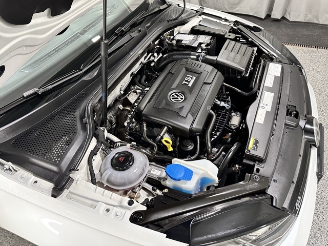 2018 Volkswagen Golf R 4Motion photo 22