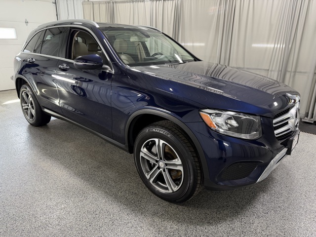 2017 Mercedes Benz GLC 300 4MATIC photo 3