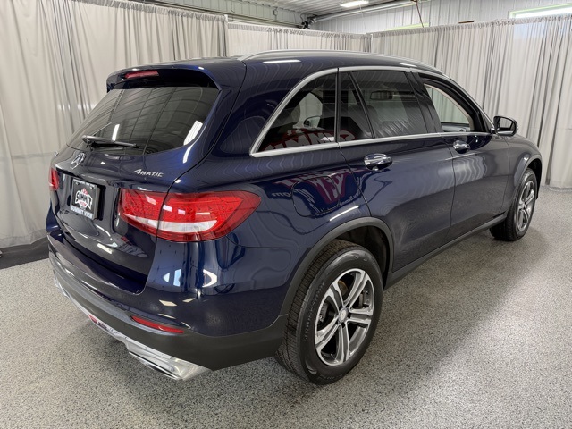 2017 Mercedes Benz GLC 300 4MATIC photo 4