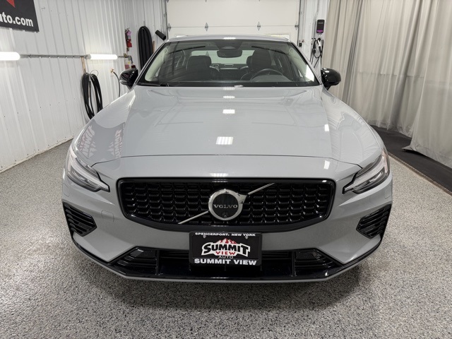 2024 Volvo S60 Recharge T8 Plus photo 2