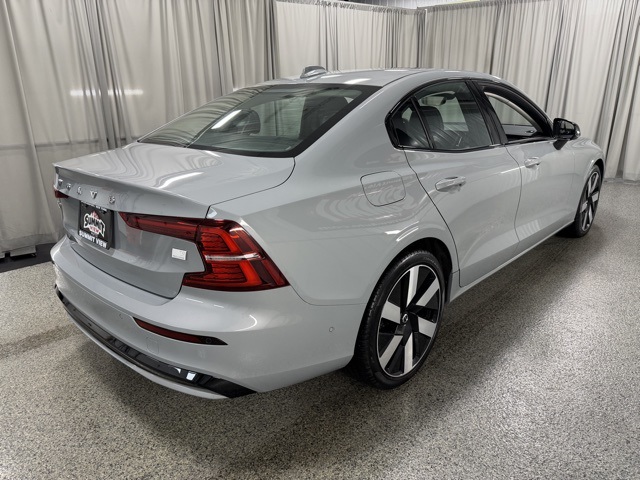 2024 Volvo S60 Recharge T8 Plus photo 4
