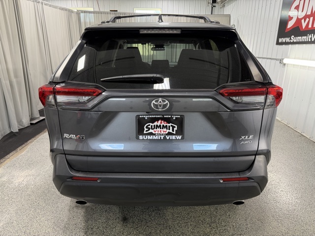 2021 Toyota RAV4 XLE photo 2