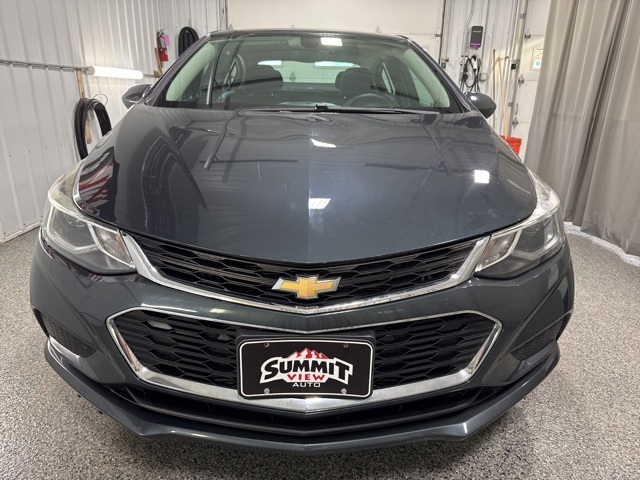 2017 Chevrolet Cruze LT photo 2