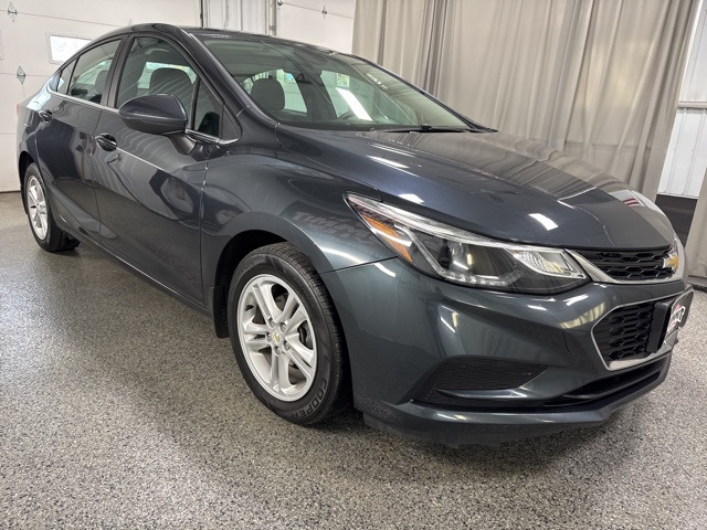 2017 Chevrolet Cruze LT photo 3