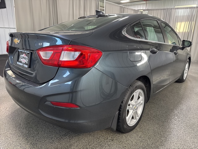 2017 Chevrolet Cruze LT photo 4