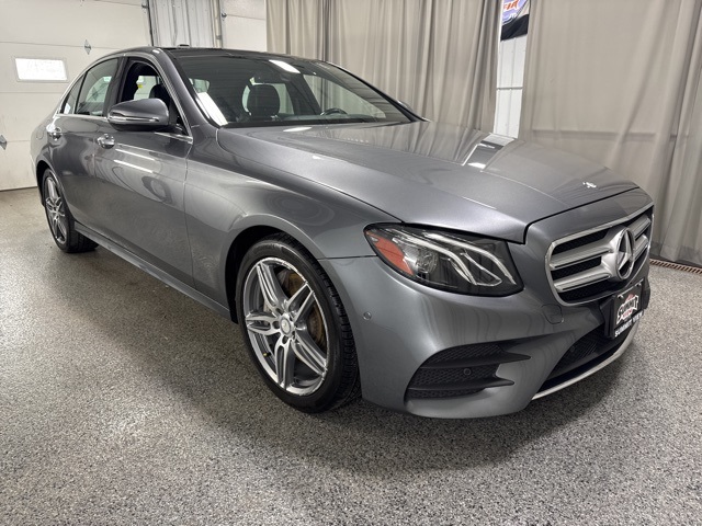 2017 Mercedes Benz E 300 4MATIC photo 3