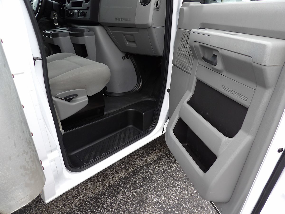 2021 Ford E-Series Cutaway Base - Photo 32