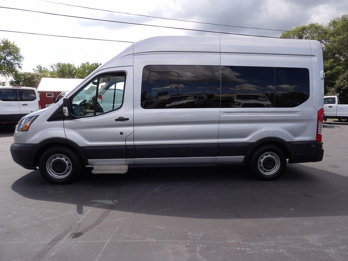 2017 Ford Transit Wagon XL - Photo 4