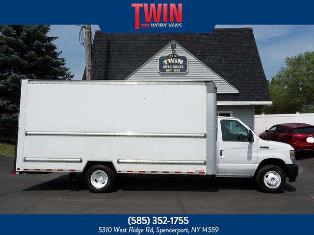 Oxford White 2022 Ford E-Series Chassis Pickup Truck Rear-Wheel Drive Automatic