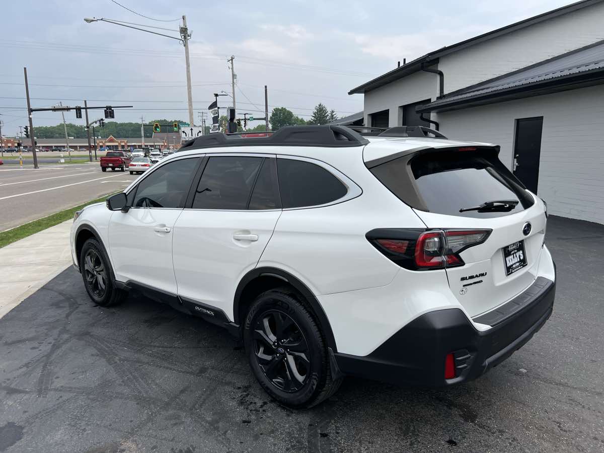 2020 Subaru Outback Onyx Edition XT photo 3