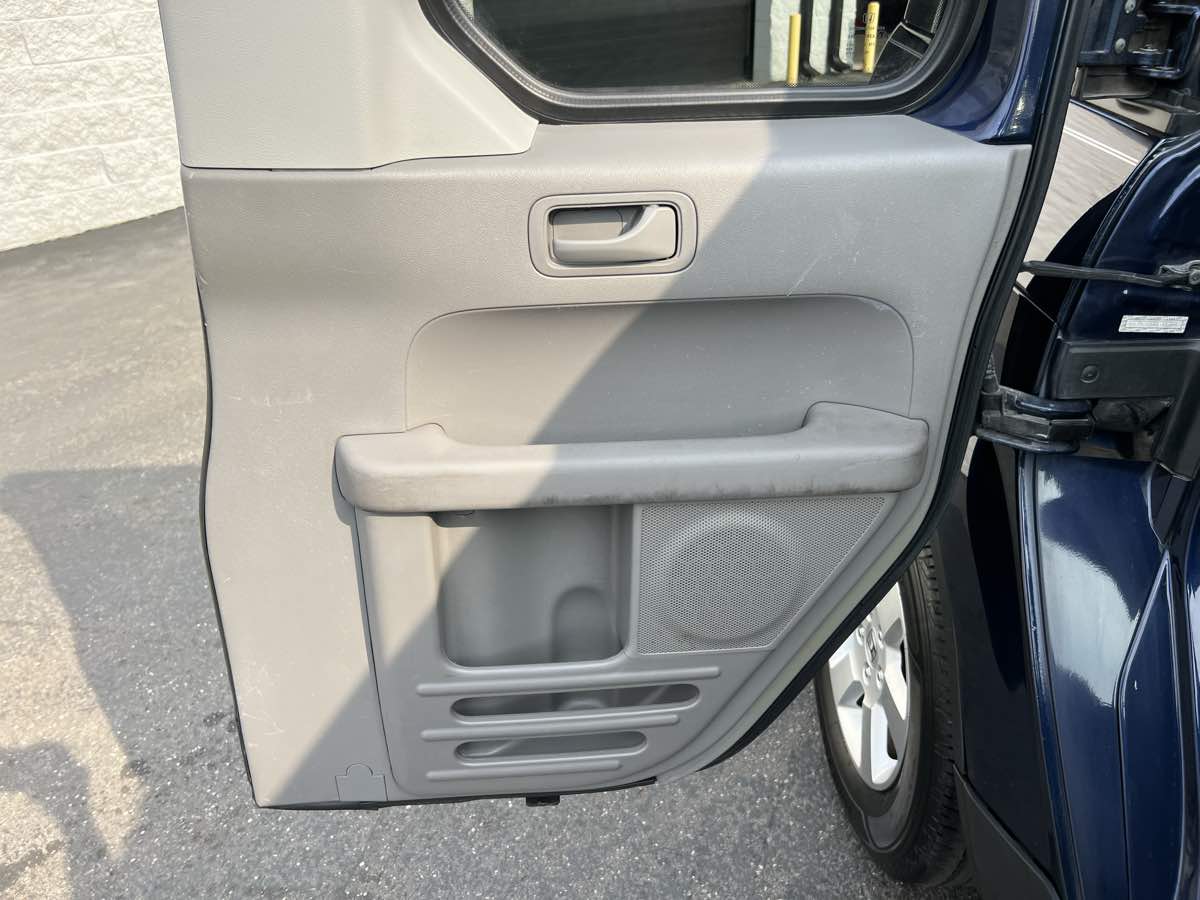 2010 Honda Element LX photo 19