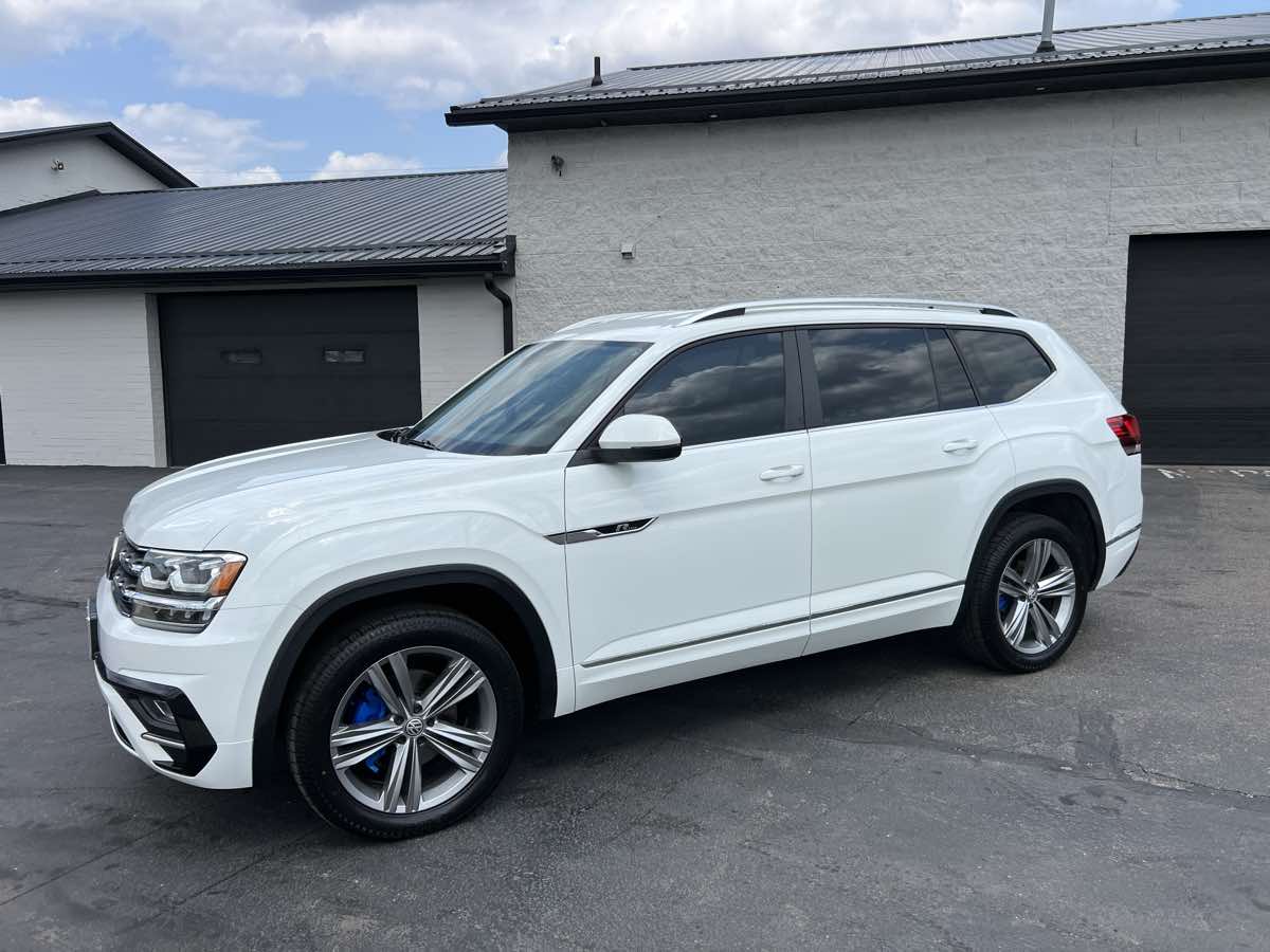 2018 Volkswagen Atlas V6 SE Technology R-Line photo 2