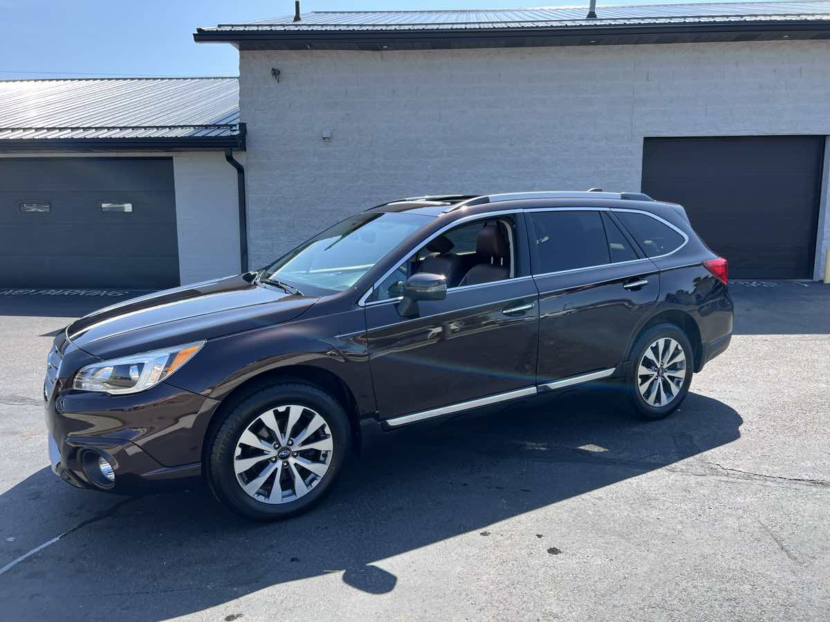 2017 Subaru Outback Touring photo 2
