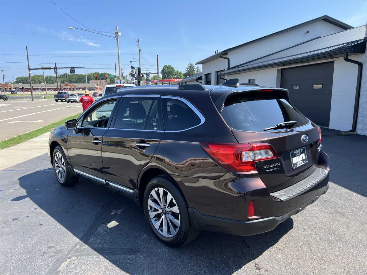 2017 Subaru Outback Touring photo 3
