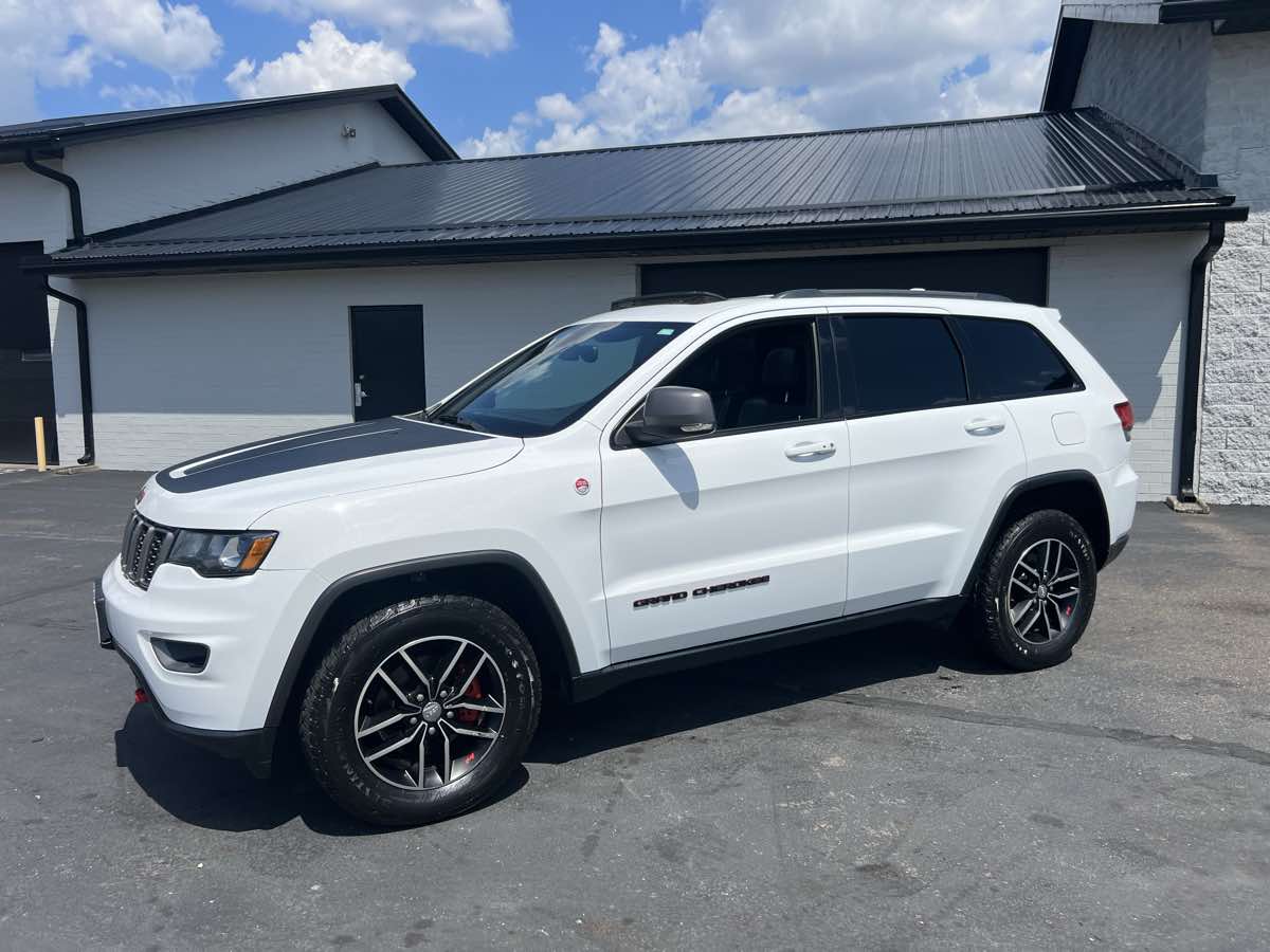 2017 Jeep Grand Cherokee Trailhawk photo 2