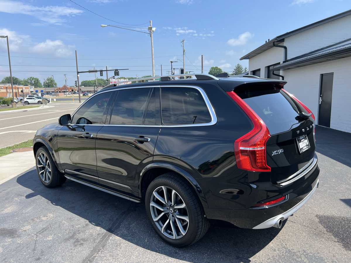 2019 Volvo XC90 Momentum photo 3