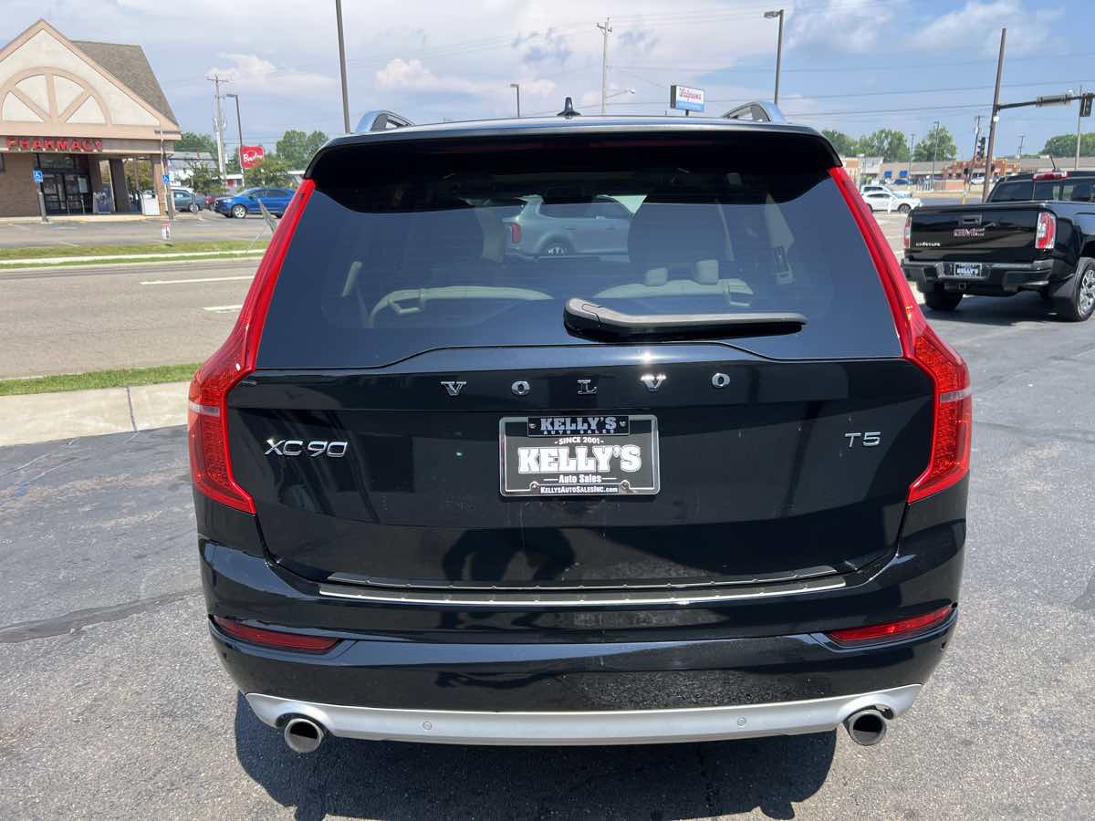 2019 Volvo XC90 Momentum photo 4