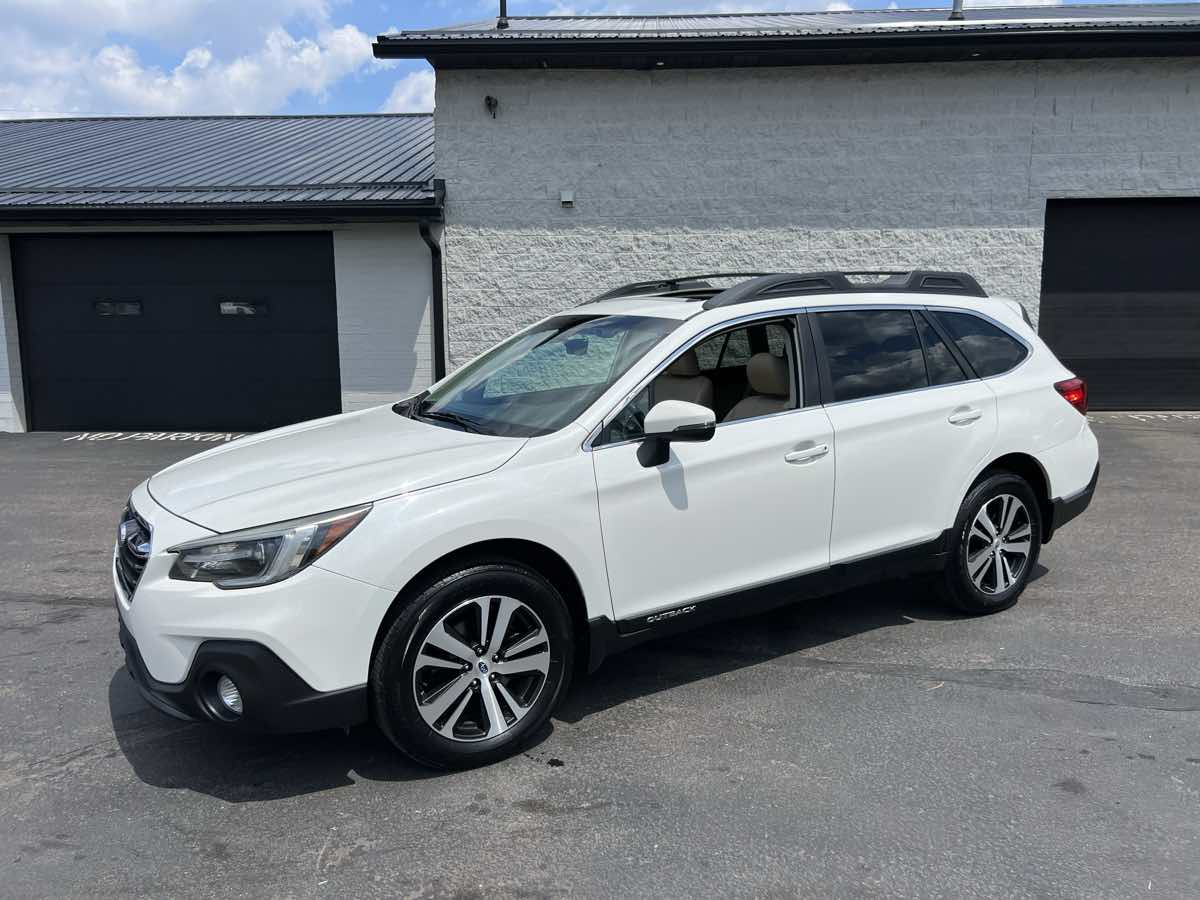 2018 Subaru Outback Limited photo 2
