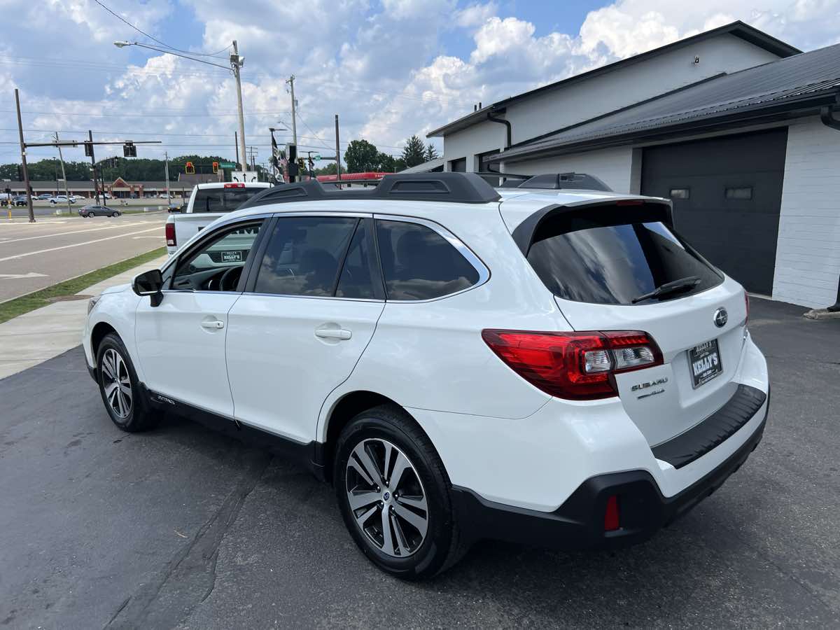 2018 Subaru Outback Limited photo 3