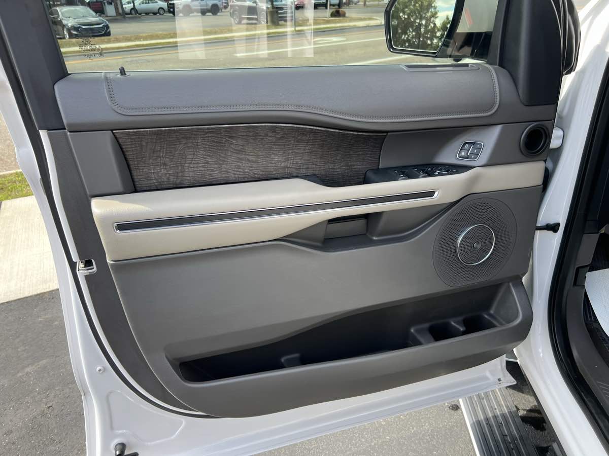 2019 Ford Expedition MAX Limited photo 9