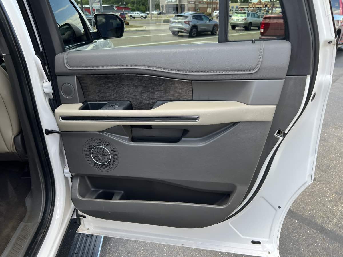 2019 Ford Expedition MAX Limited photo 17