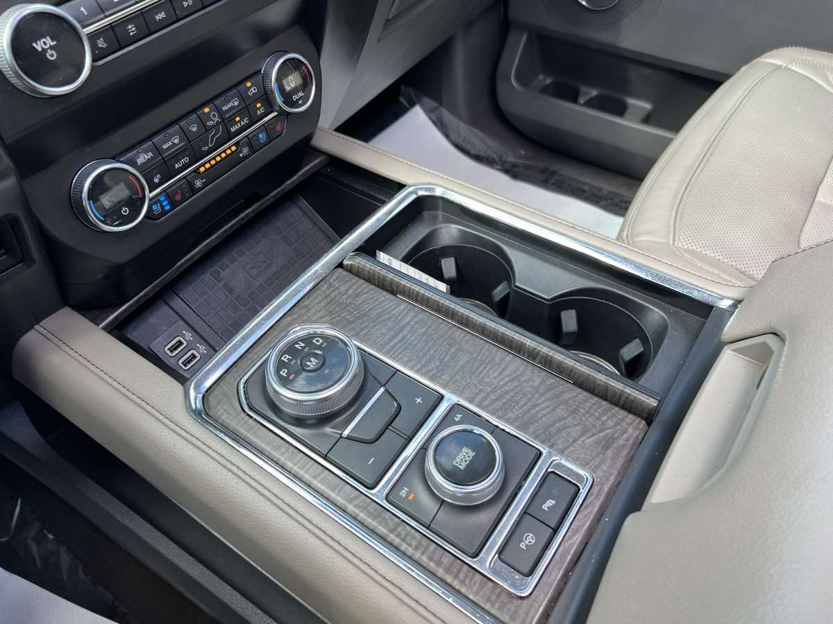 2019 Ford Expedition MAX Limited photo 24