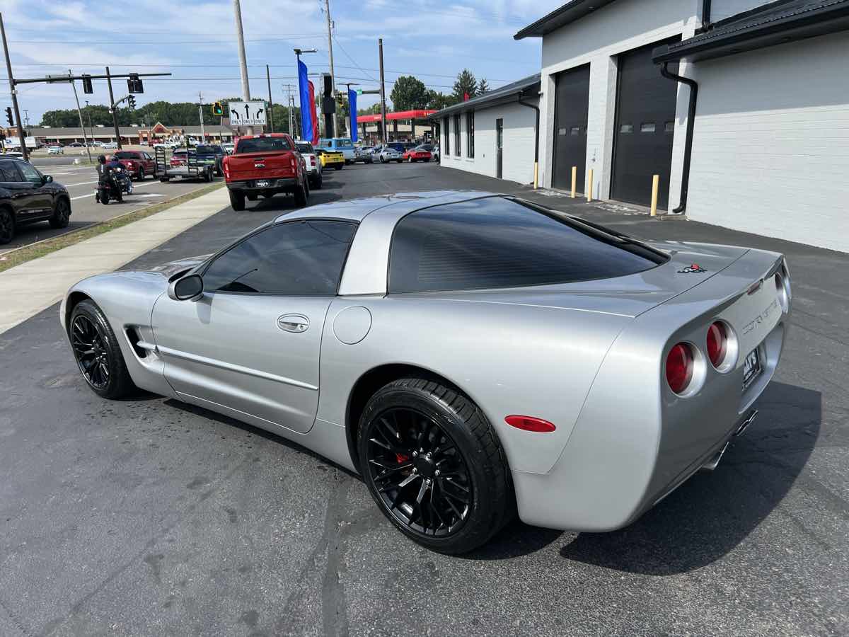 2004 Chevrolet Corvette photo 3