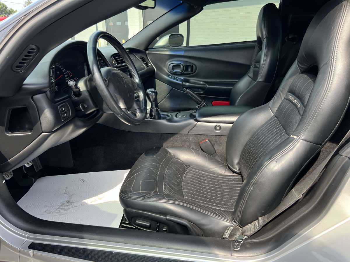 2004 Chevrolet Corvette photo 11