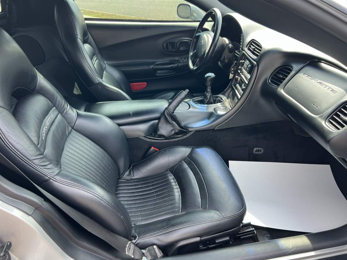 2004 Chevrolet Corvette photo 14