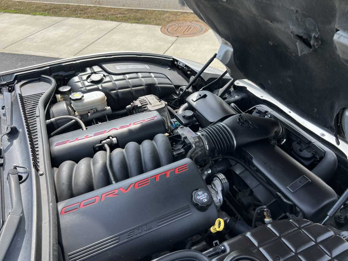 2004 Chevrolet Corvette photo 17