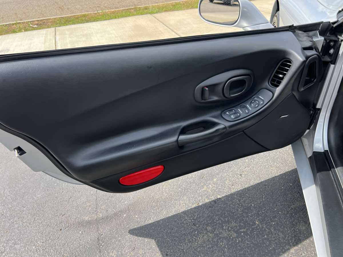 1998 Chevrolet Corvette photo 13