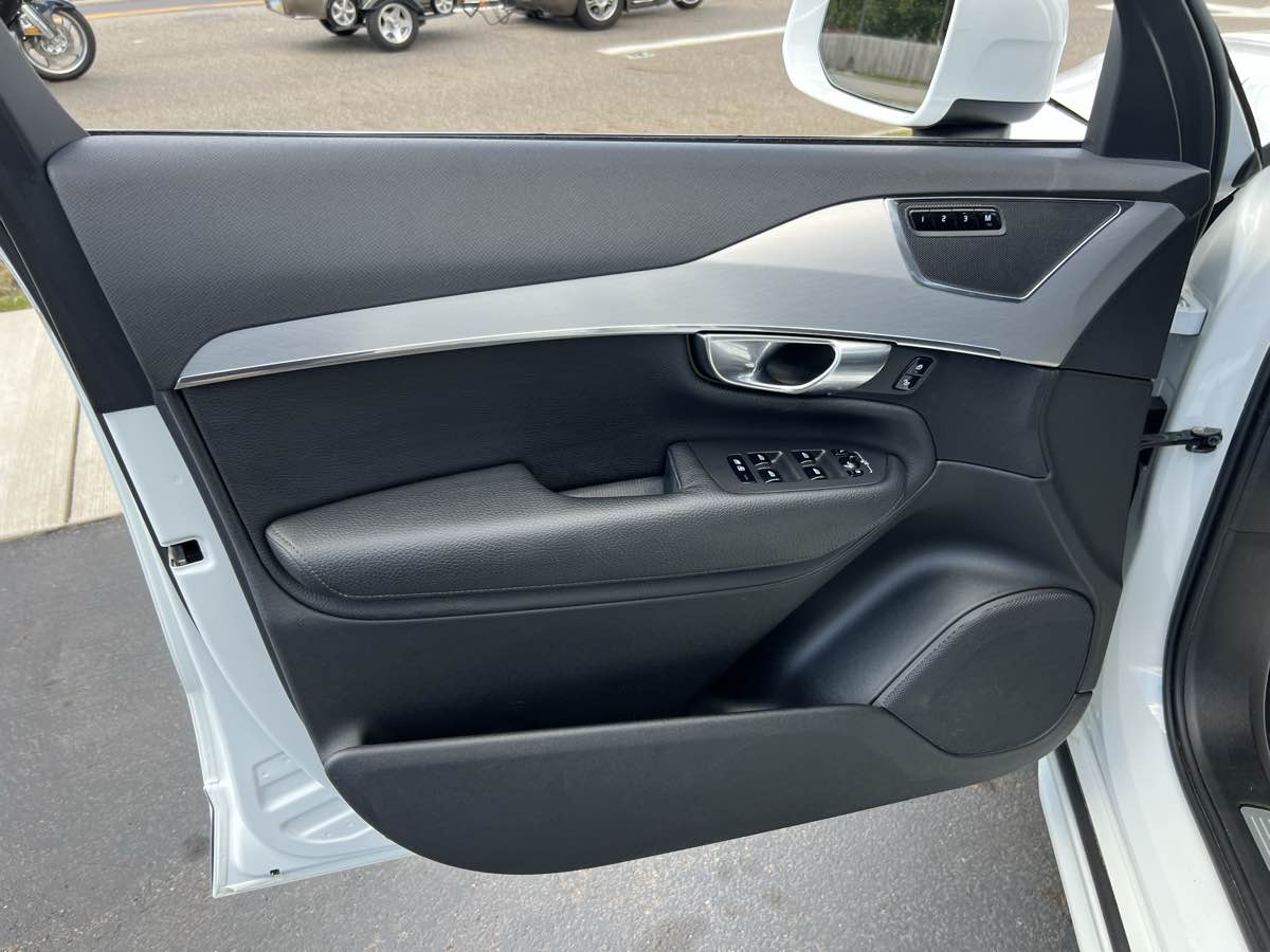 2018 Volvo XC90 Momentum photo 11