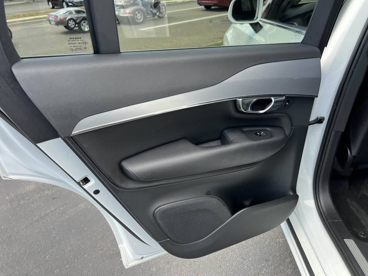 2018 Volvo XC90 Momentum photo 14