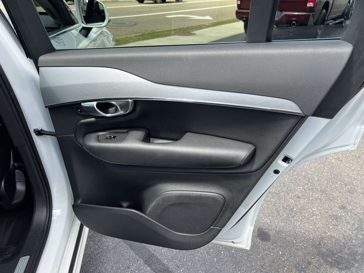 2018 Volvo XC90 Momentum photo 18