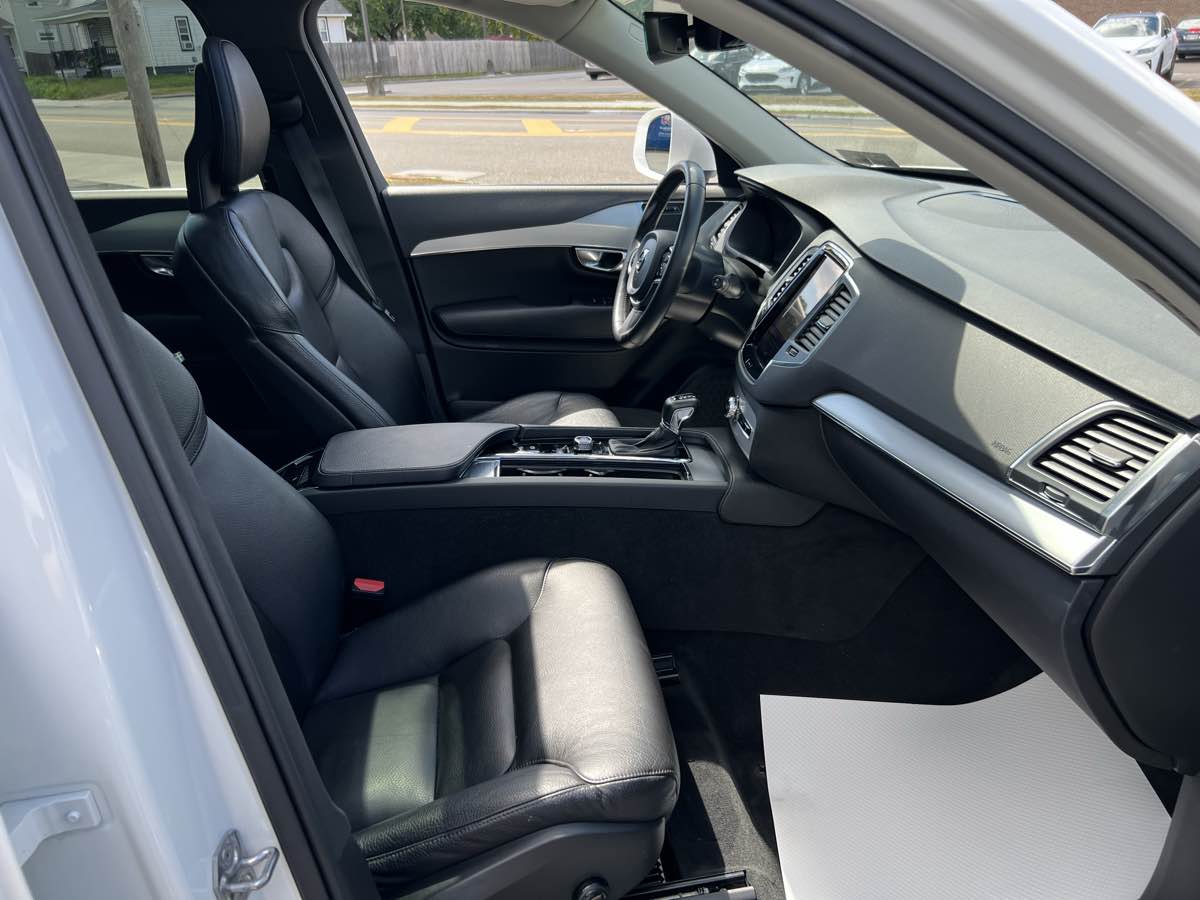 2018 Volvo XC90 Momentum photo 19