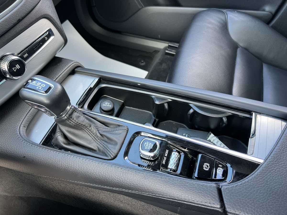 2018 Volvo XC90 Momentum photo 25