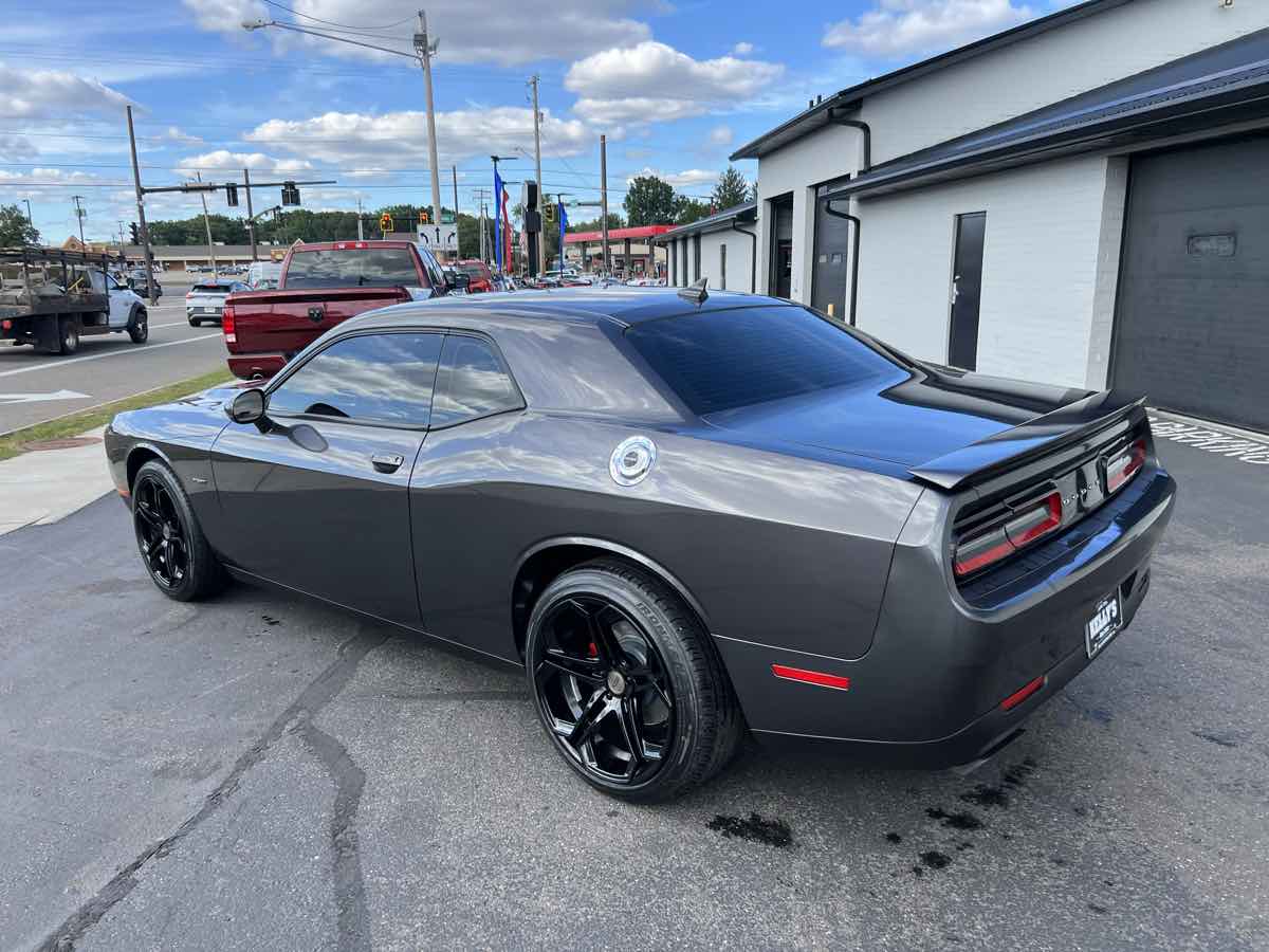 2015 Dodge Challenger R/T photo 3