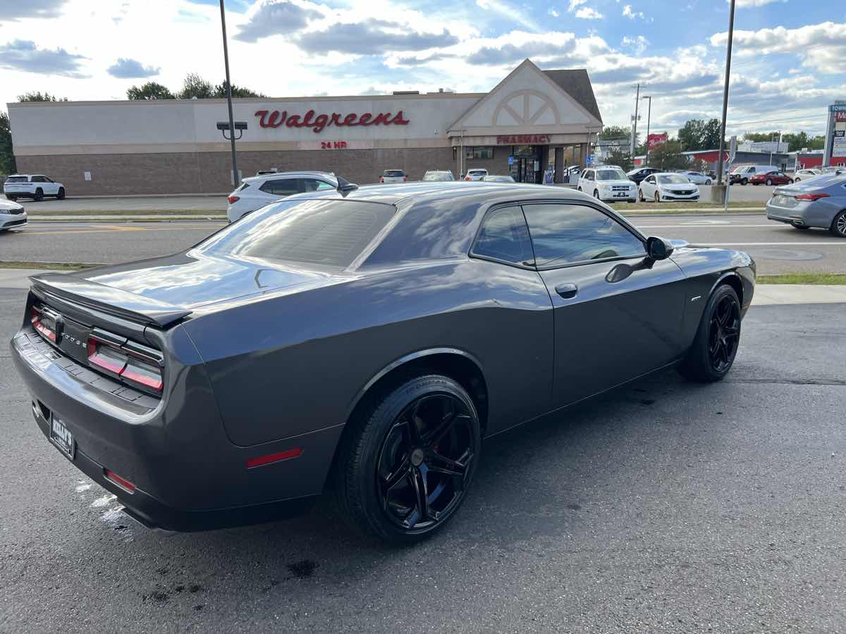 2015 Dodge Challenger R/T photo 5