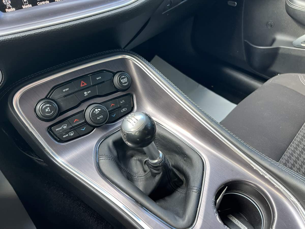 2015 Dodge Challenger R/T photo 20