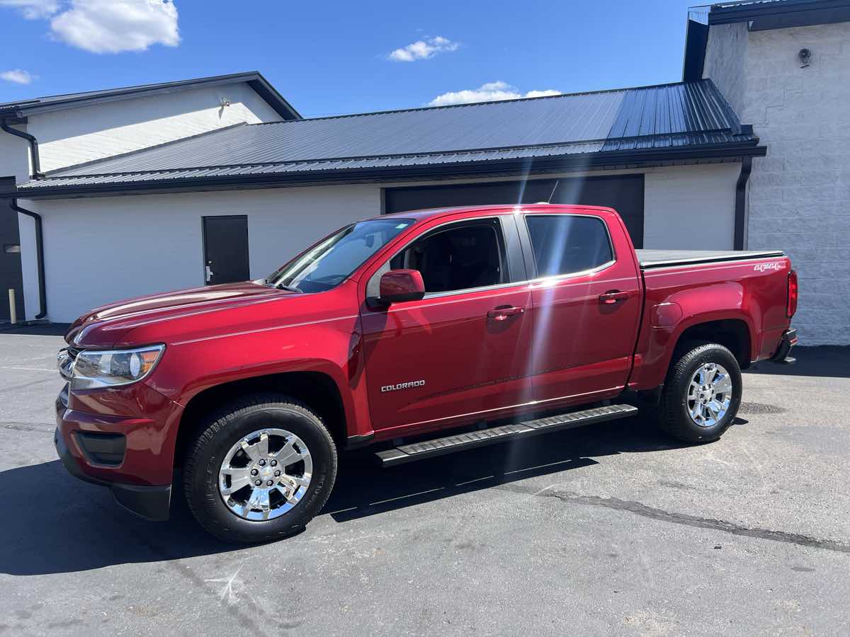 2018 Chevrolet Colorado LT photo 2