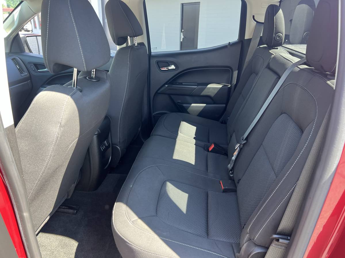 2018 Chevrolet Colorado LT photo 13