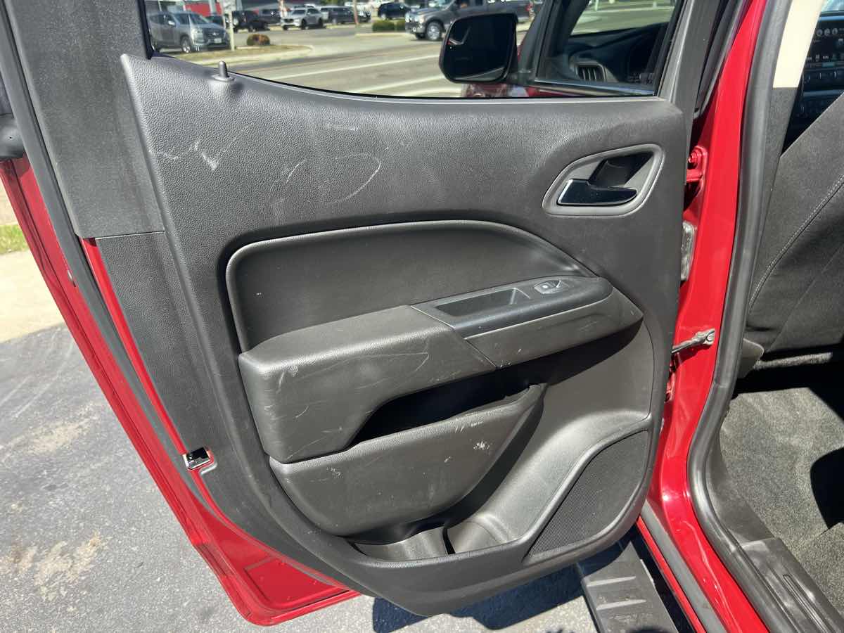 2018 Chevrolet Colorado LT photo 14