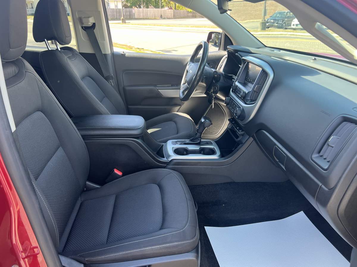 2018 Chevrolet Colorado LT photo 17