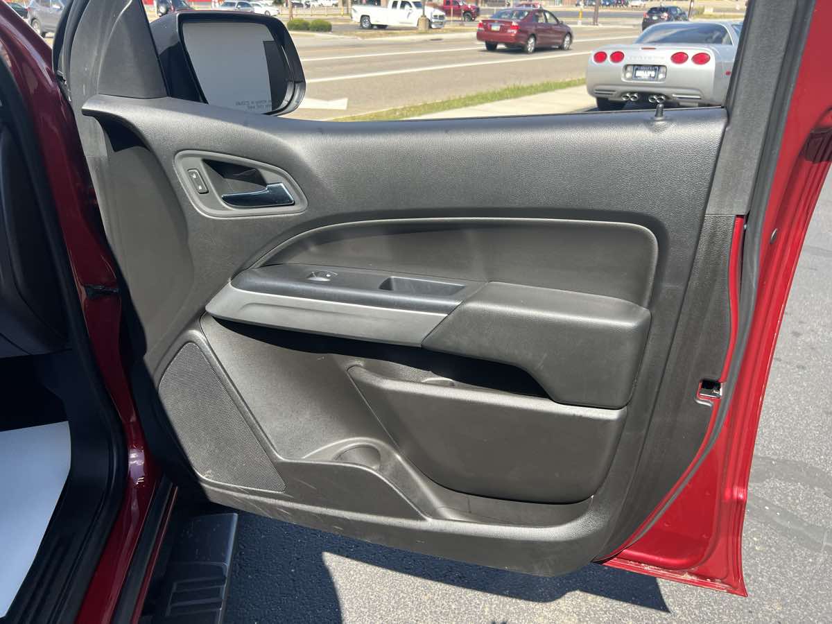 2018 Chevrolet Colorado LT photo 19