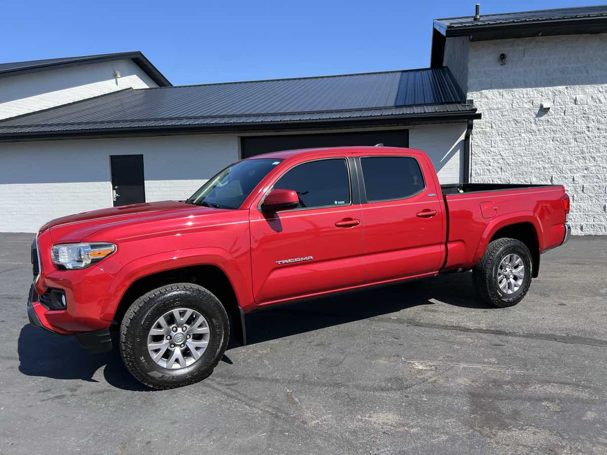 2017 Toyota Tacoma SR5 Double Cab V6 4x4 photo 2